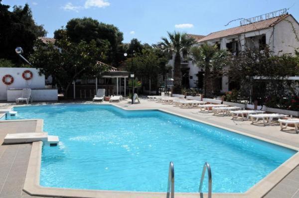 Miranta Hotel - Apartments & Studios Aegina ภายนอก รูปภาพ