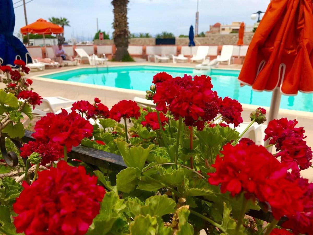 Miranta Hotel - Apartments & Studios Aegina ภายนอก รูปภาพ
