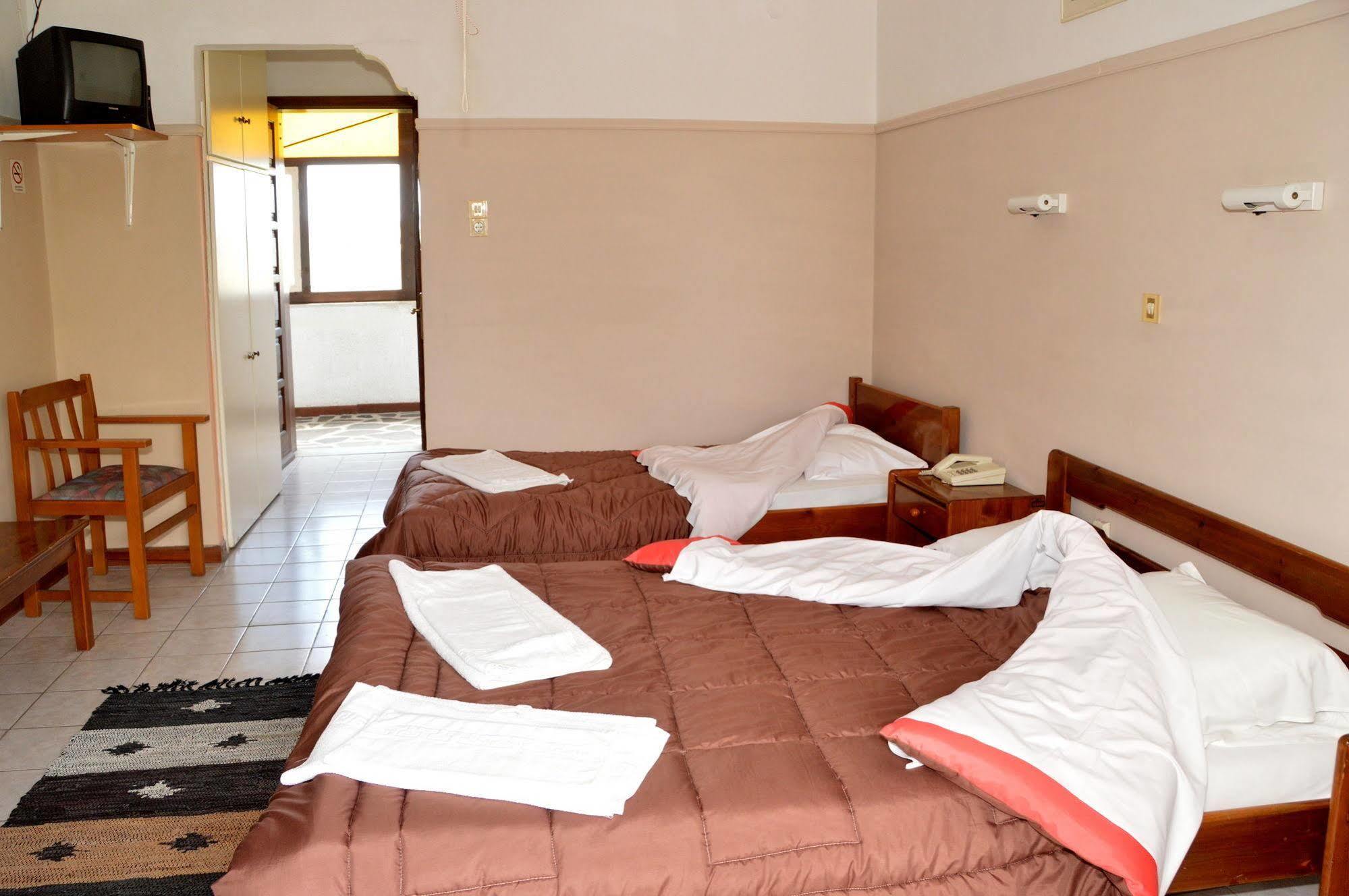 Miranta Hotel - Apartments & Studios Aegina ภายนอก รูปภาพ