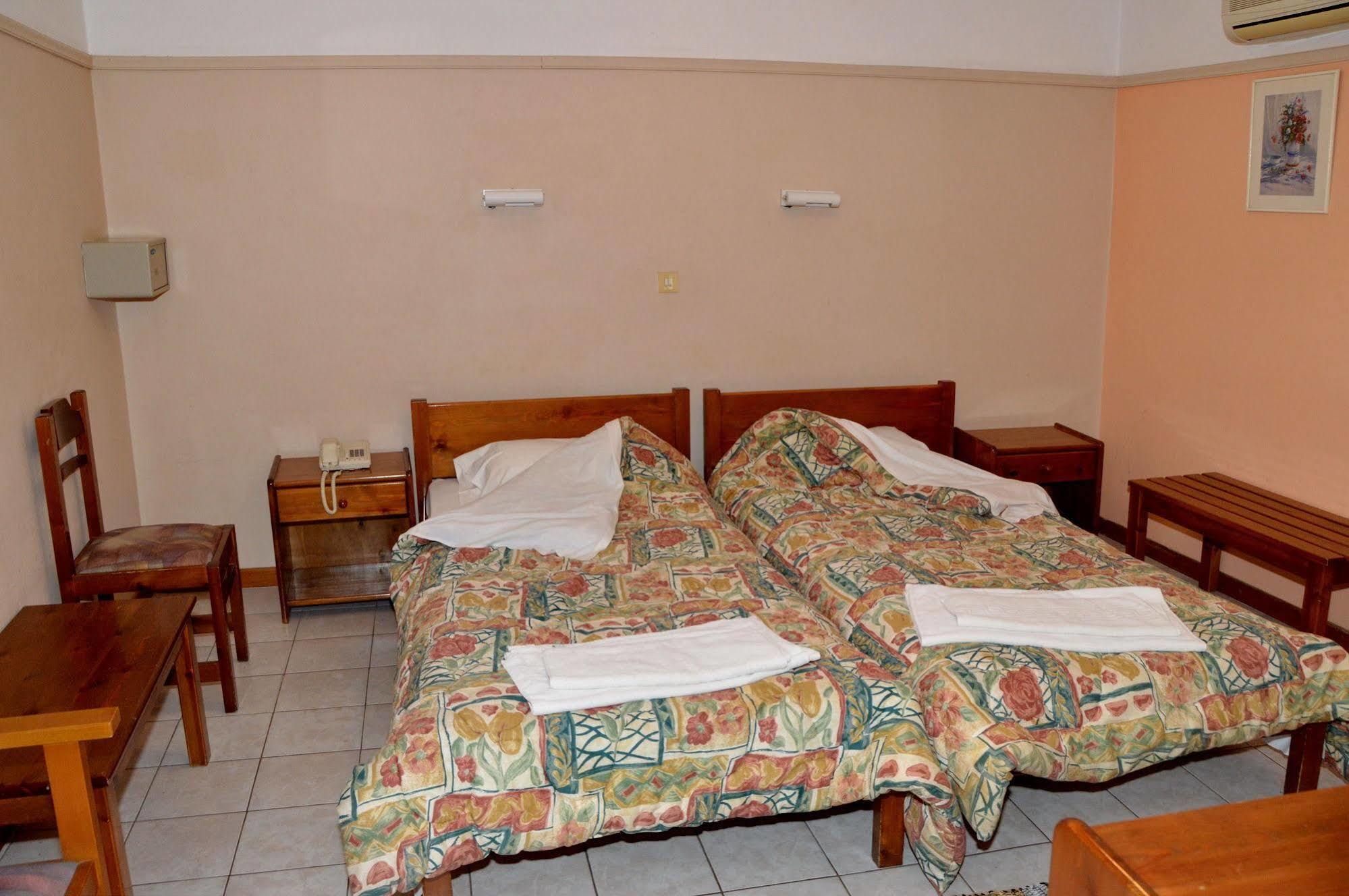 Miranta Hotel - Apartments & Studios Aegina ภายนอก รูปภาพ
