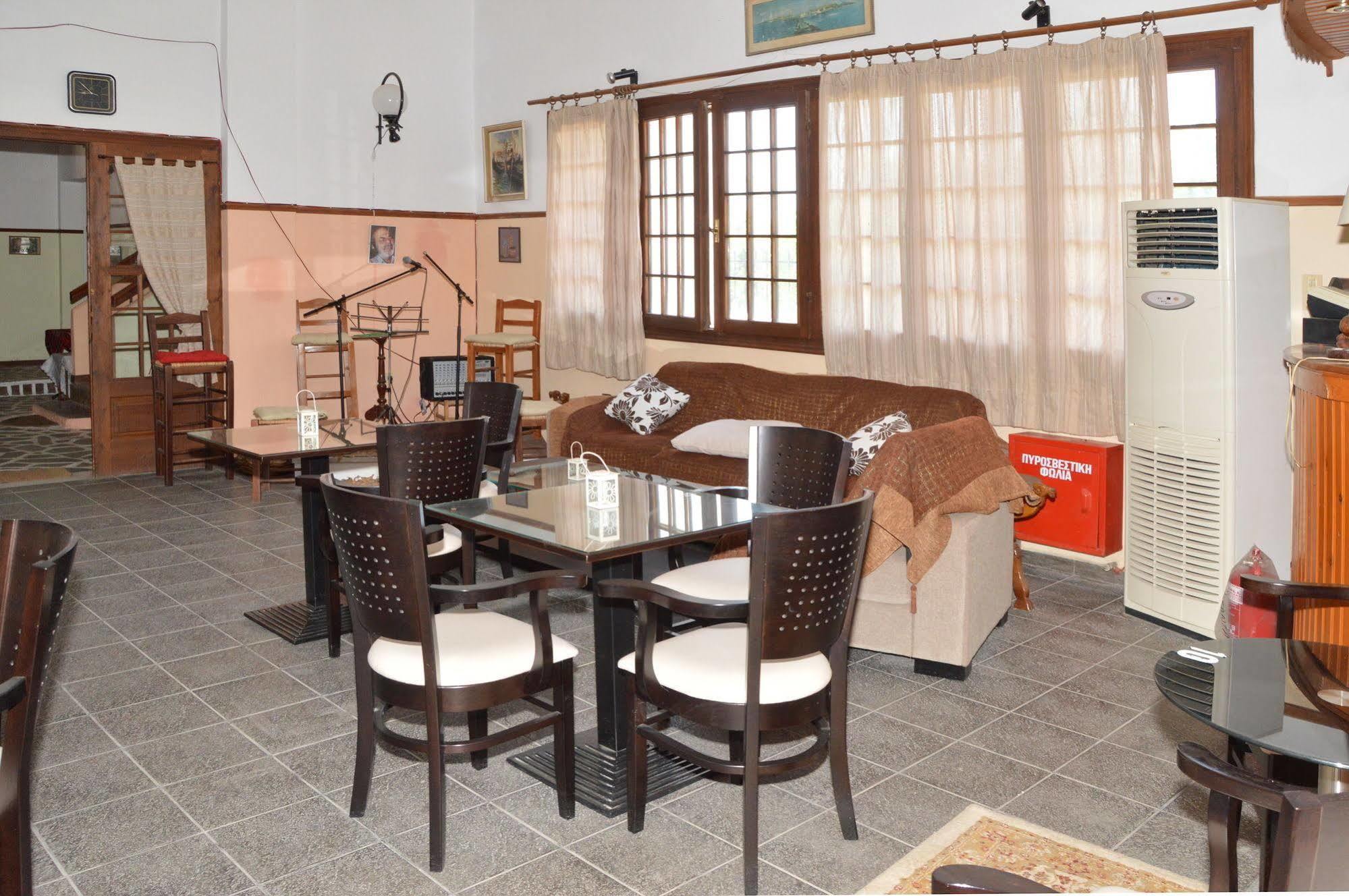 Miranta Hotel - Apartments & Studios Aegina ภายนอก รูปภาพ