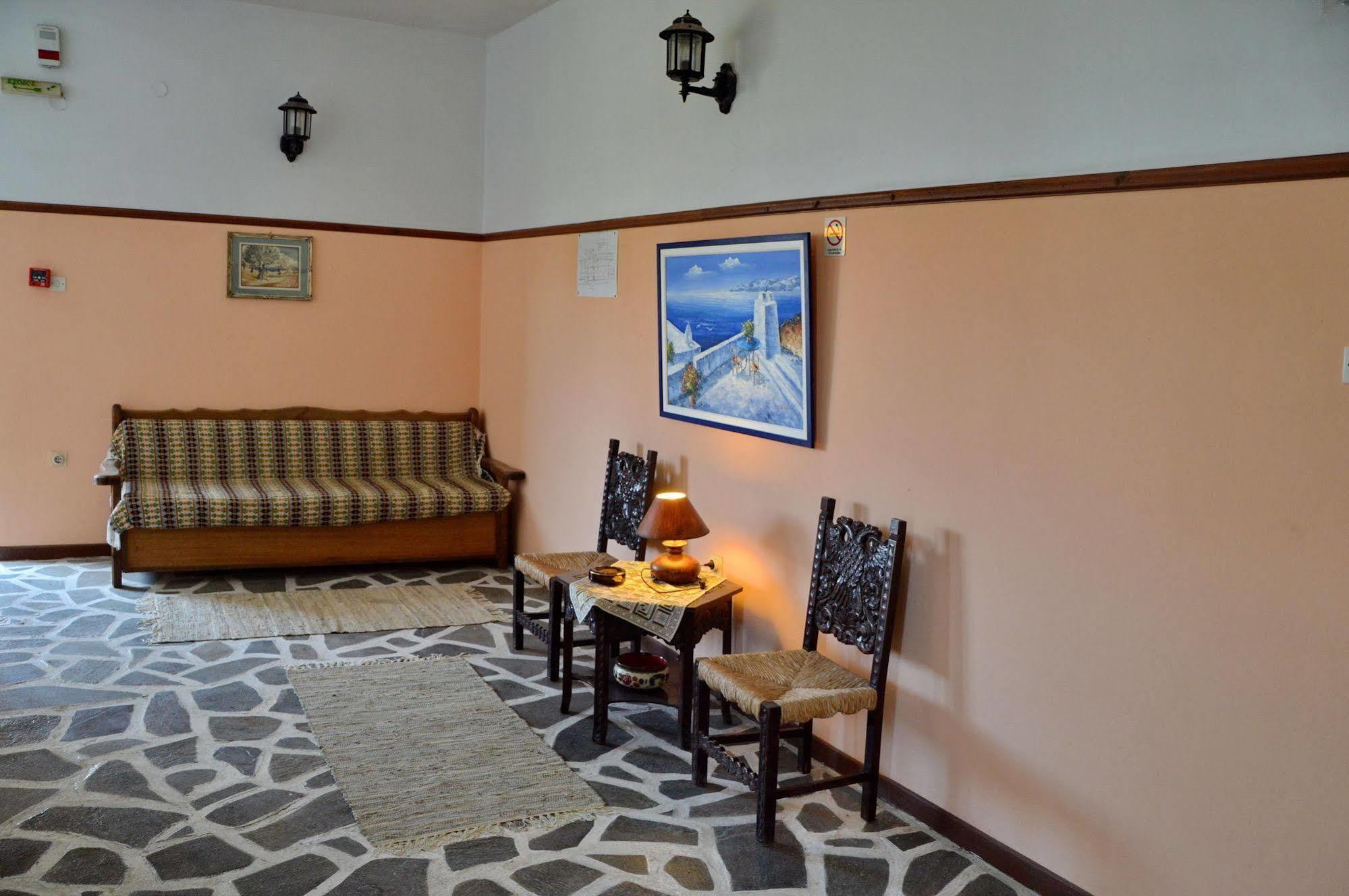 Miranta Hotel - Apartments & Studios Aegina ภายนอก รูปภาพ